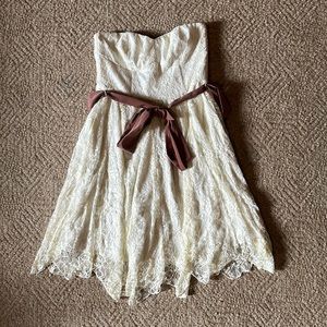 Thistlepearl white lace dress